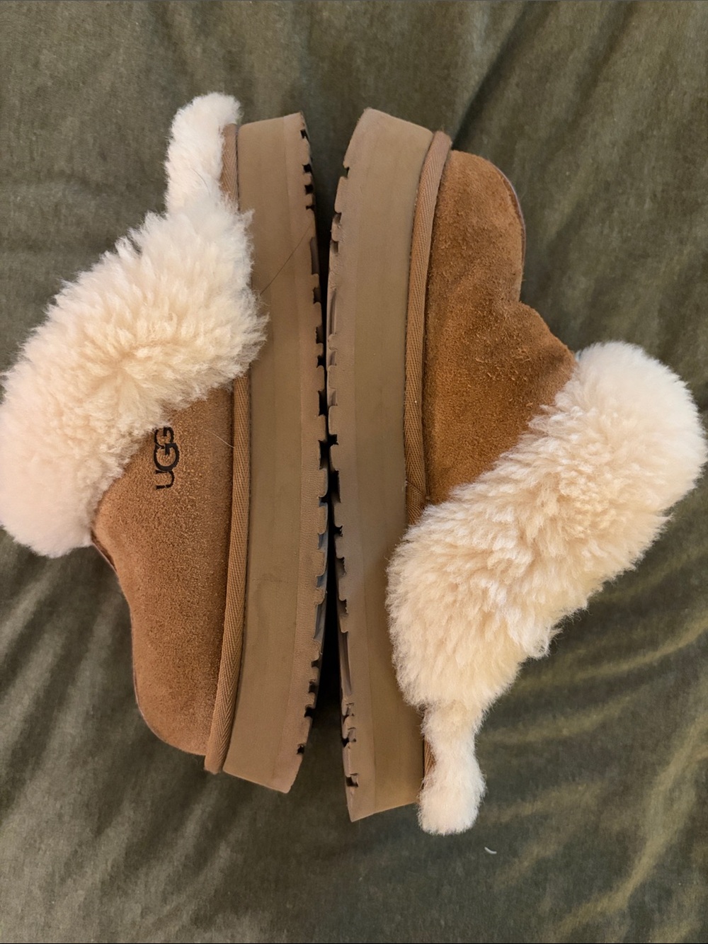 UGG Chestnut Suede Shearling Clog Slippers with Cream Lining - Picture 5 of 7